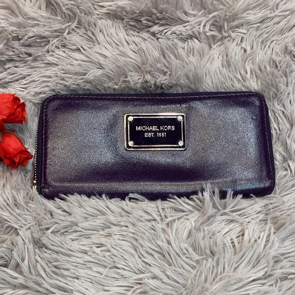 🌹 VINTAGE Michael Kors Shiny Deep Purple Zip-Around Leather Wallet